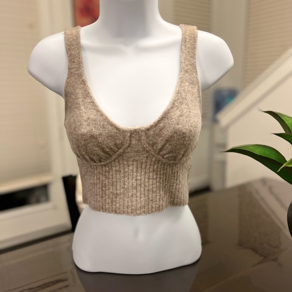 Urban crop bustier.